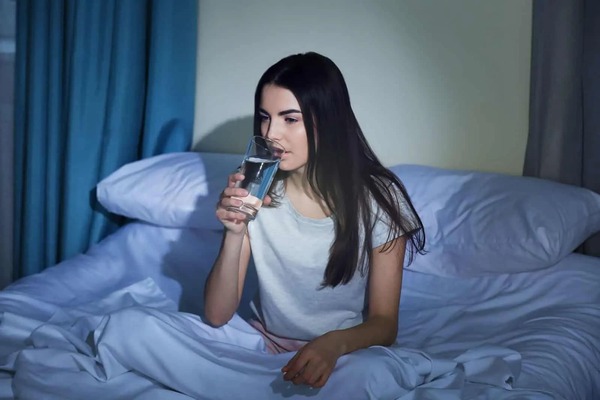 Uống nước ấm trước khi đi ngủ rất tốt cho quá trình giảm cân