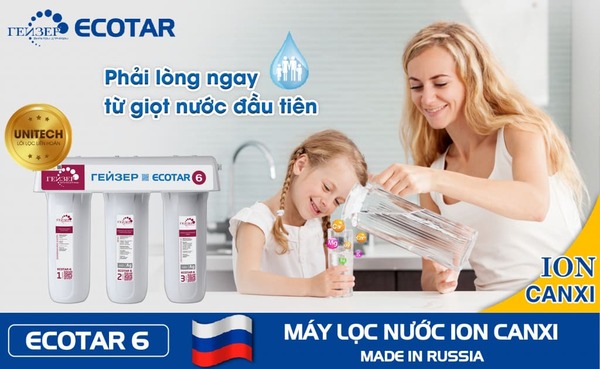 Gia đình đang sử dụng máy lọc nước nano Geyser