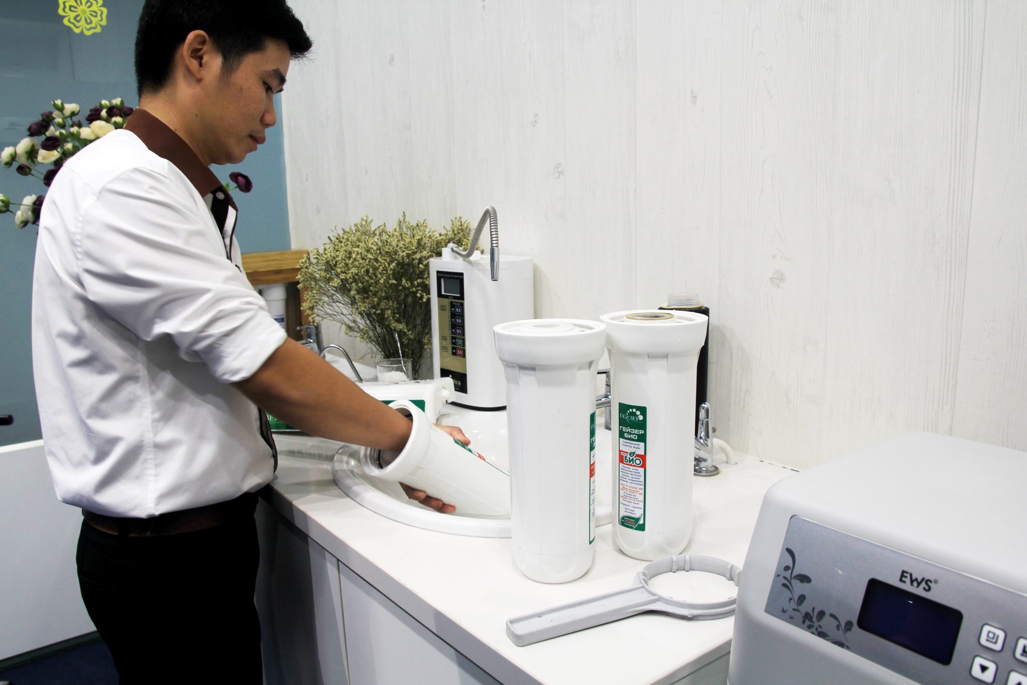 Hướng dẫn hoàn nguyên máy lọc nước Geyser LB Nga