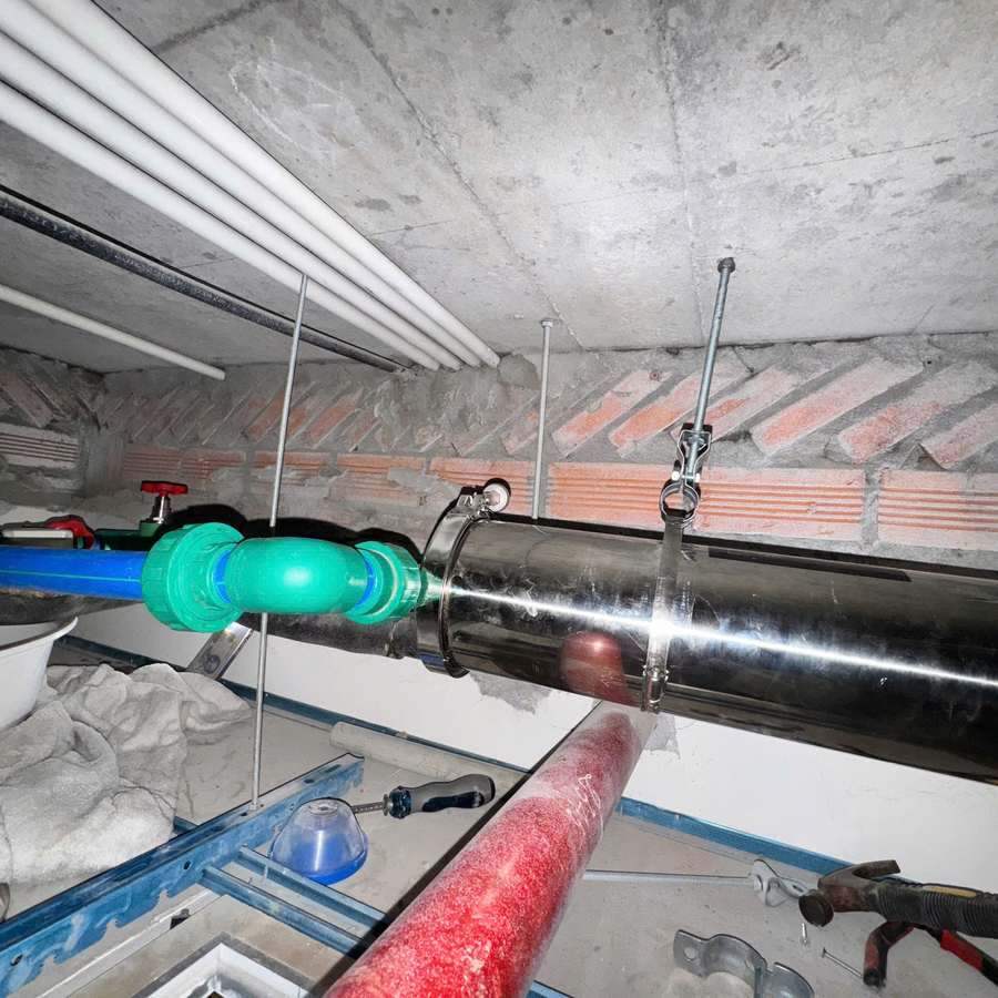 Ảnh lắp đặt lọc tổng Geyser tại The Matrix One, giúp gia chủ hình dung vị trí lắp, đường nước và khoảng thao tác bảo trì. Ảnh 1.