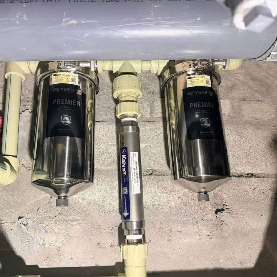 Lọc tổng Geyser cho căn hộ gia đình cần xem đồng thời lưu lượng, áp lực và khả năng bảo trì.